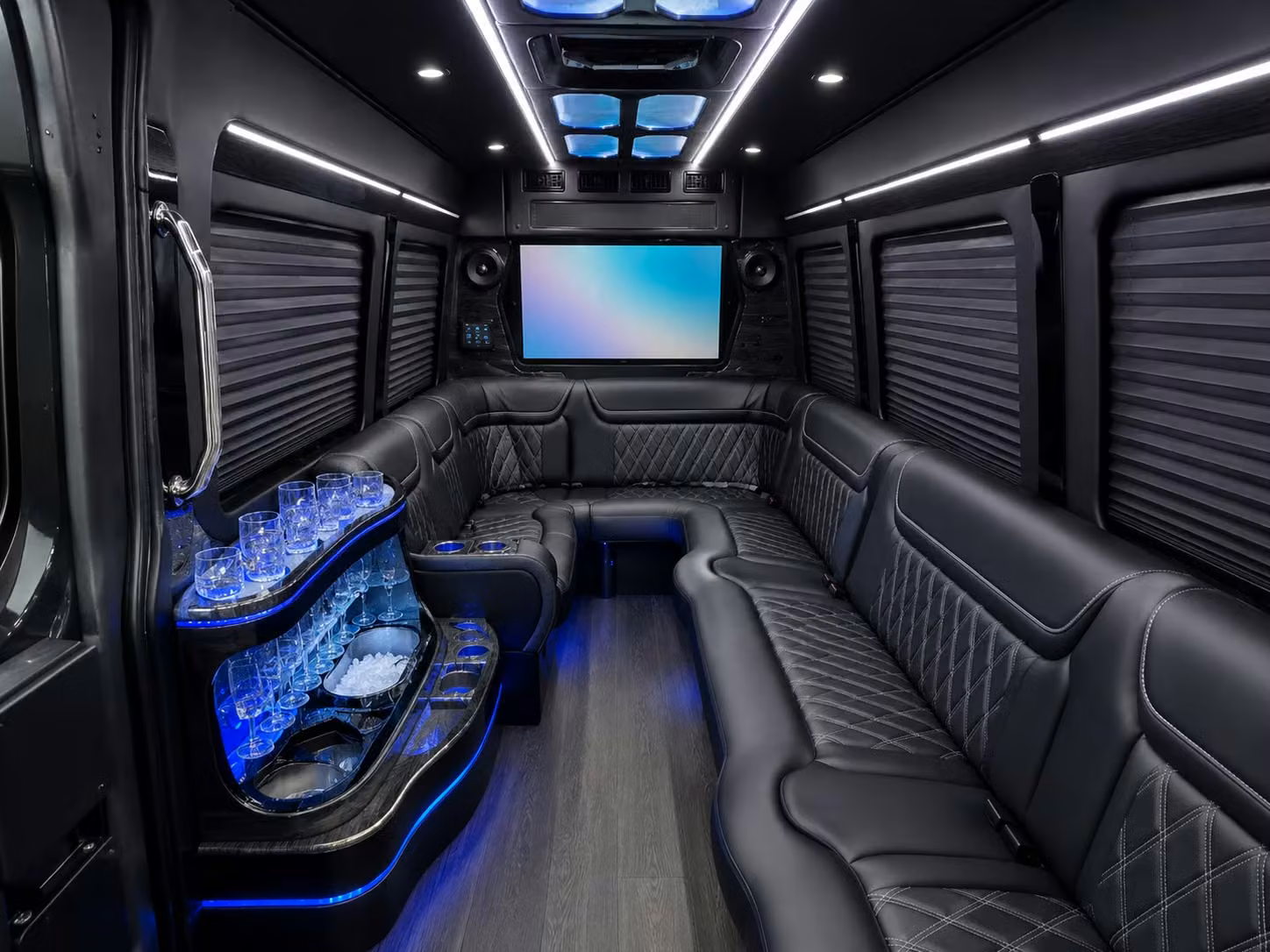 charterbusrentalnewportbeachca com helps you arrange aquarium and ocean themed field trips from newport beach schools